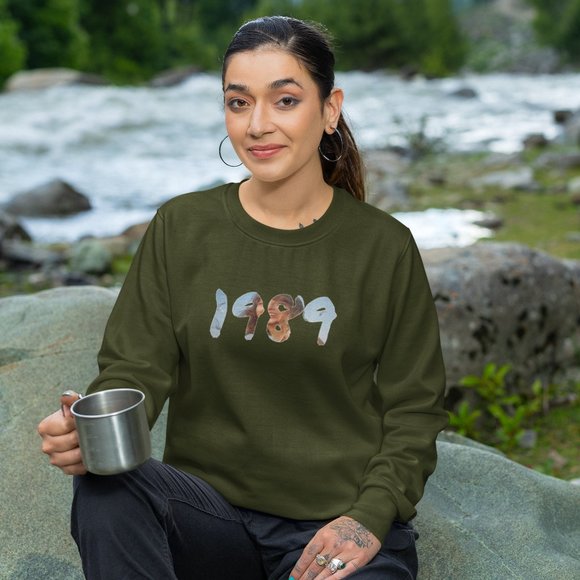 1989 Military Green Sweatshirt / Taylor Swift / Sweatshirt / 1989 - Picture 1 of 3